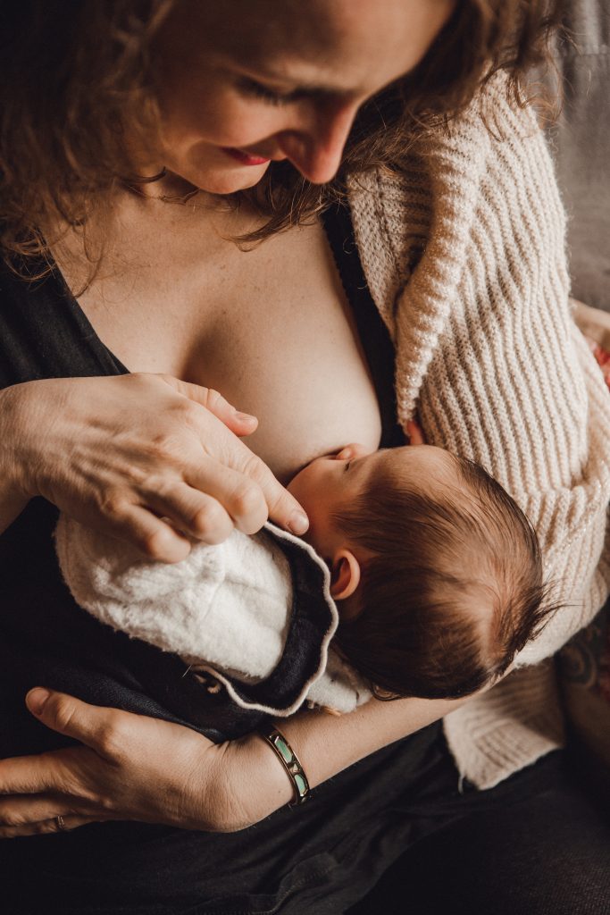 photographie maternite photographe bebe toulouse allaitement – Maïda R. Mariage et famille