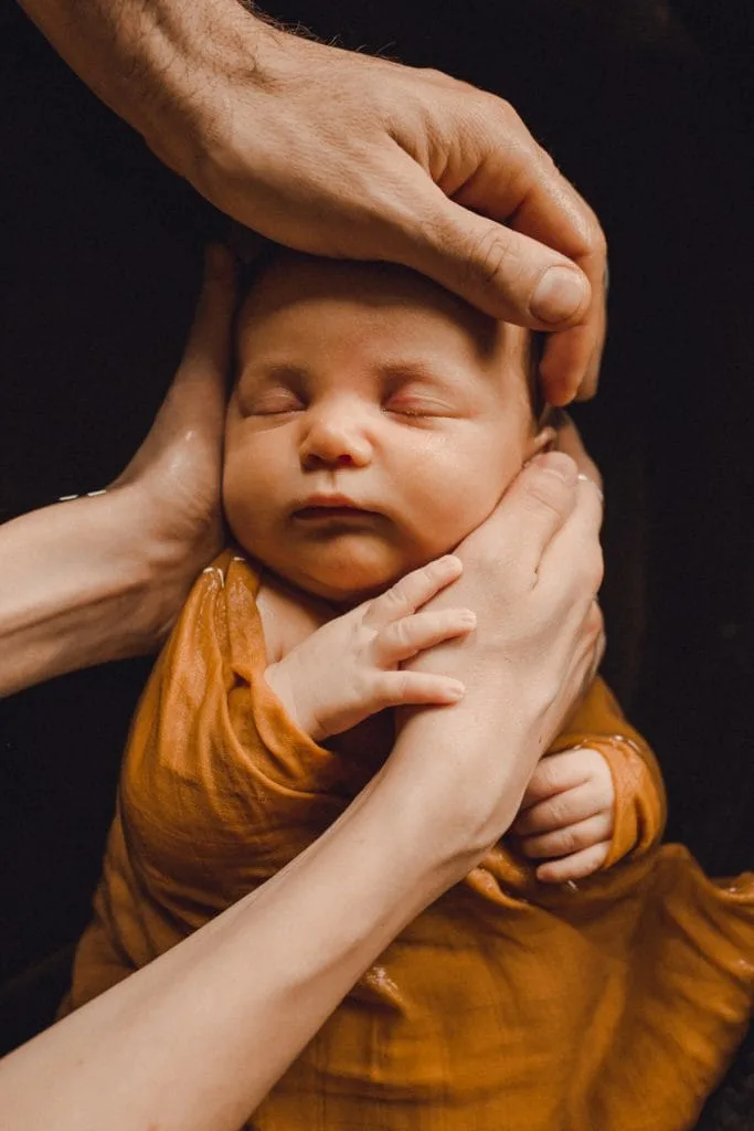 0005 bain bebe enveloppe toulouse seance photo N &ndash; Maïda R. Maternité & famille