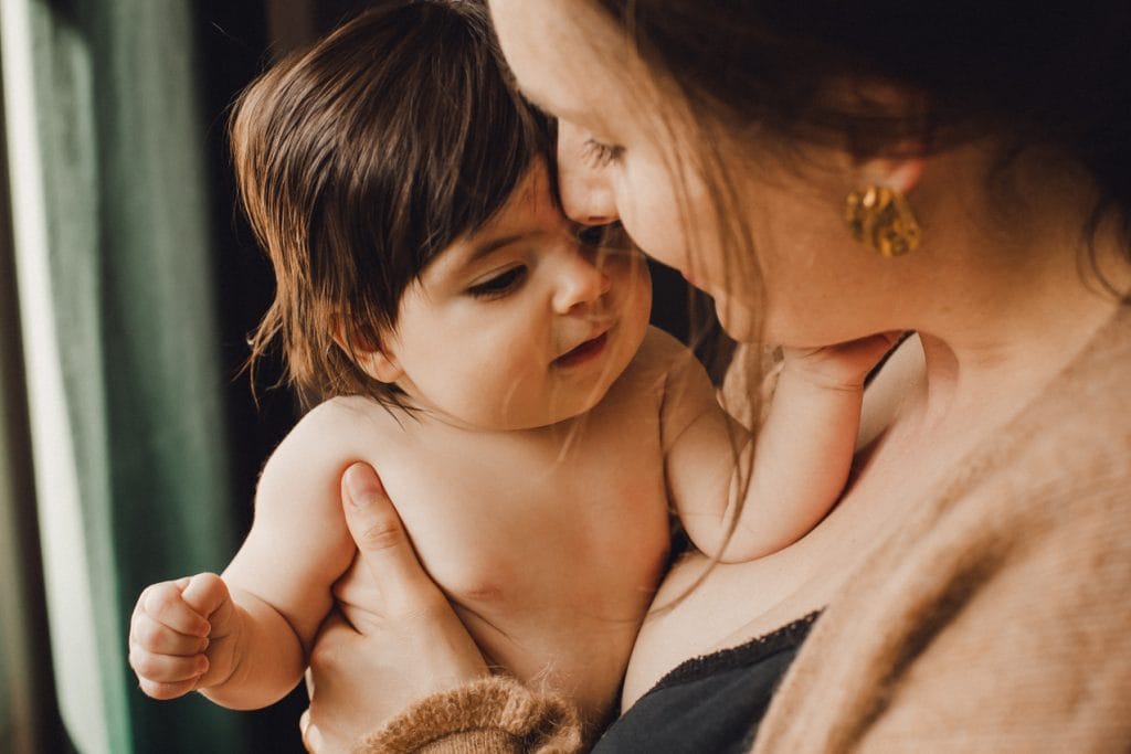 0045 maternite intimiste photographe bebe maman toulouse famille &ndash; Maïda R. Mariage et famille